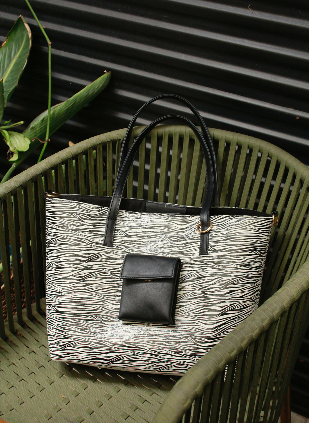 The basic bag cebra