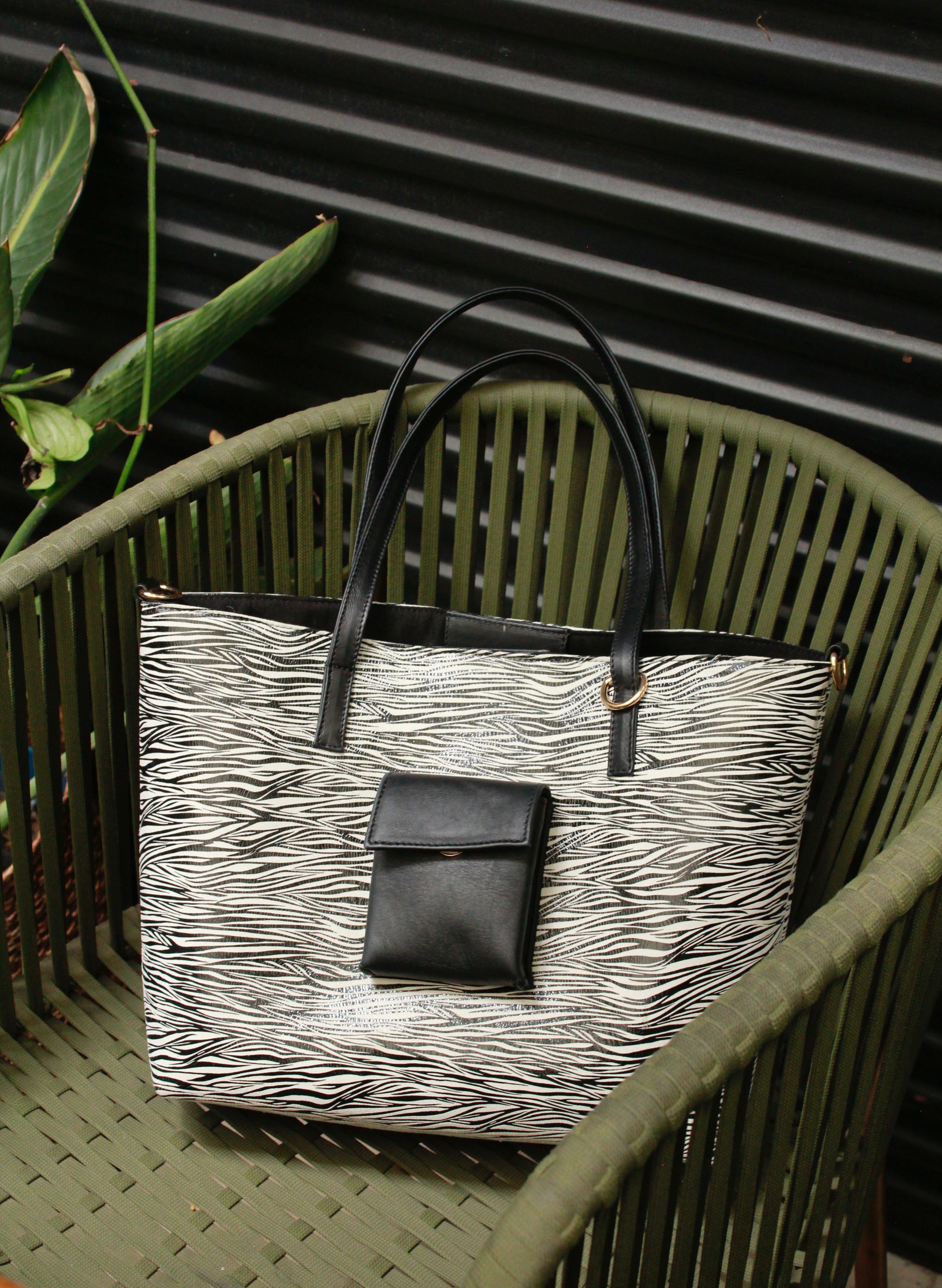 The basic bag cebra
