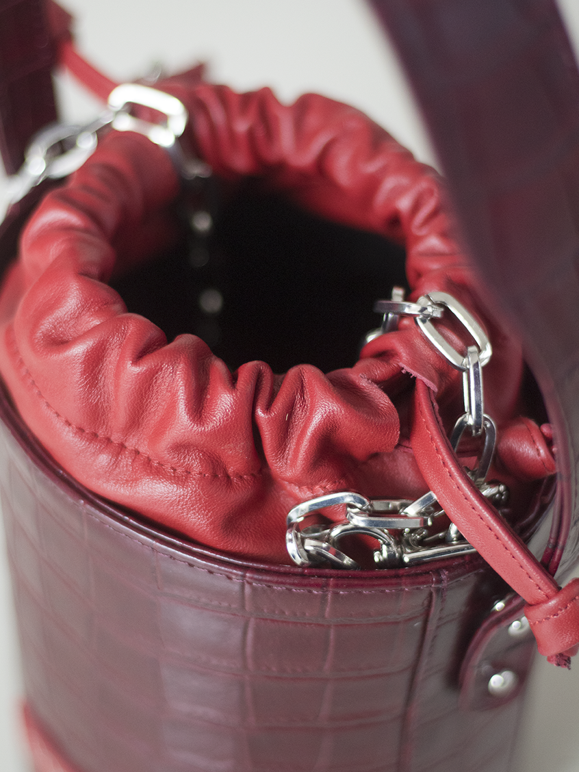 Bucket bag wine