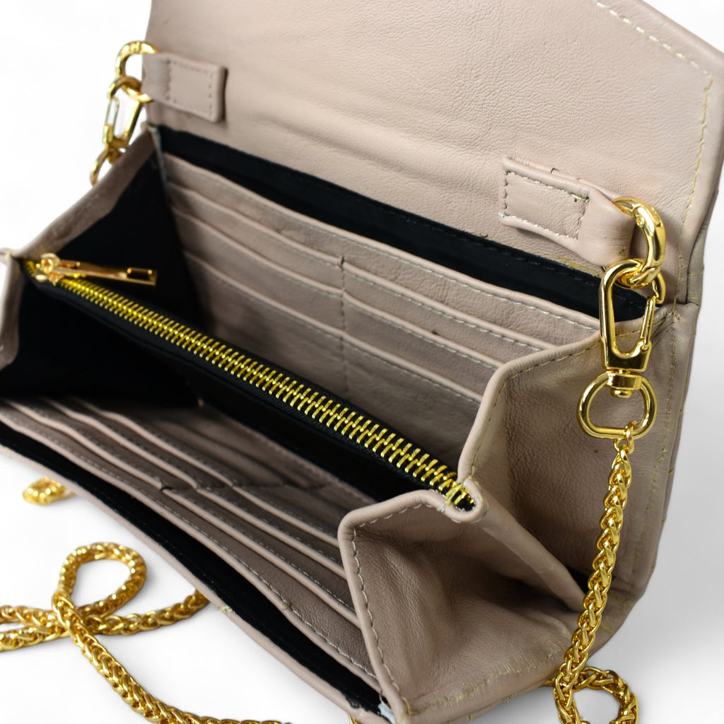 New York wallet nude
